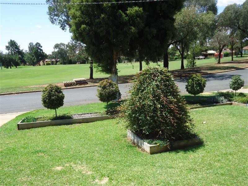 34 Cobb Street, Tolland NSW 2650