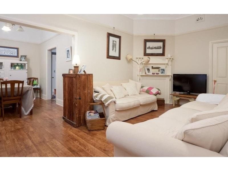 8 Kildare Avenue, Wagga Wagga NSW 2650