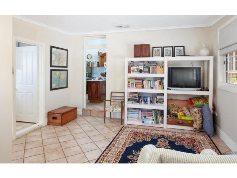 8 Kildare Avenue, Wagga Wagga NSW 2650