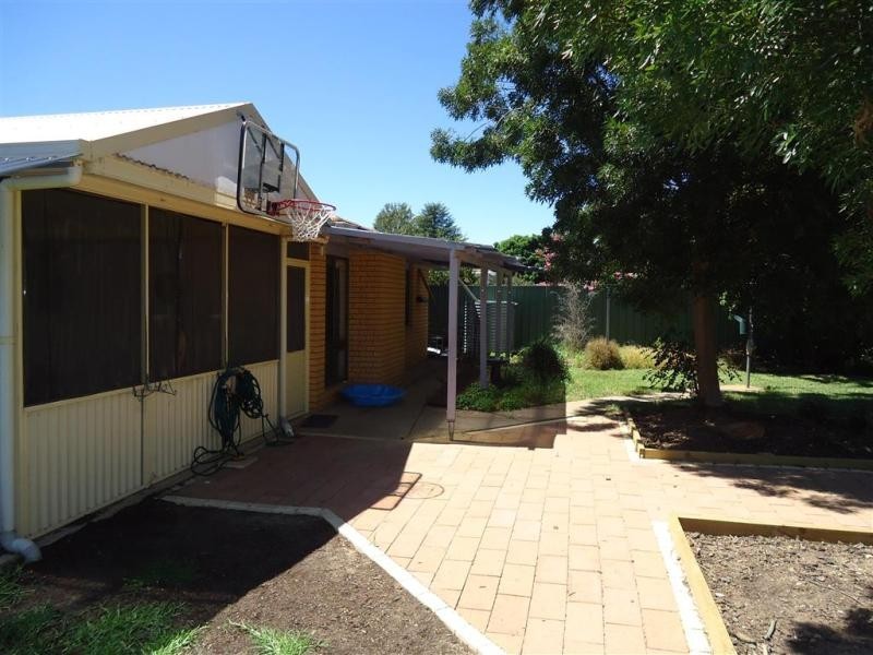 4 Gardenia Avenue, Wagga Wagga NSW 2650