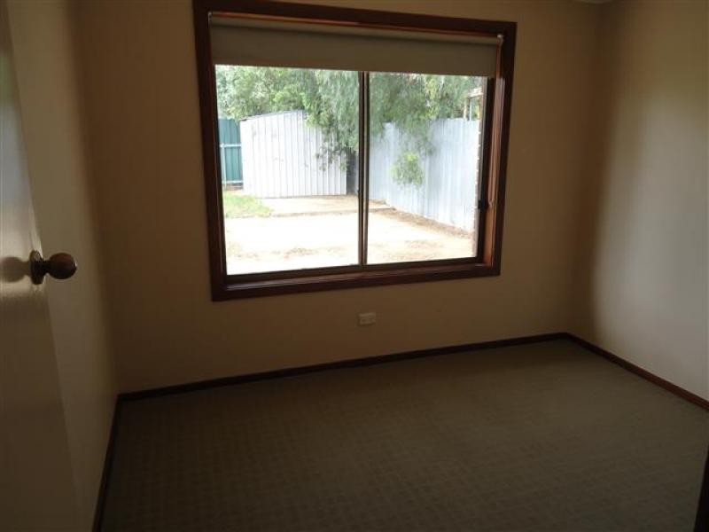 50 Elizabeth Avenue, Forest Hill NSW 2651