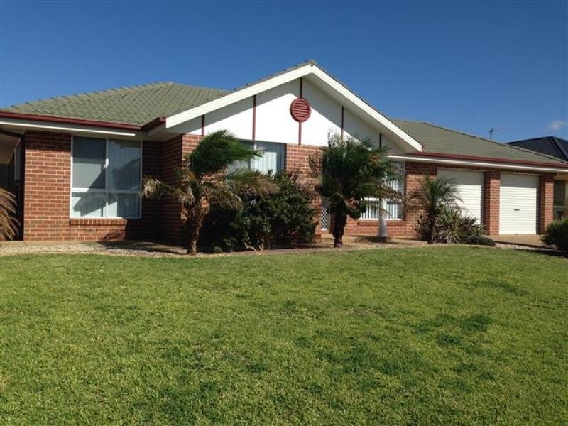 60 Veale Street, Wagga Wagga NSW 2650