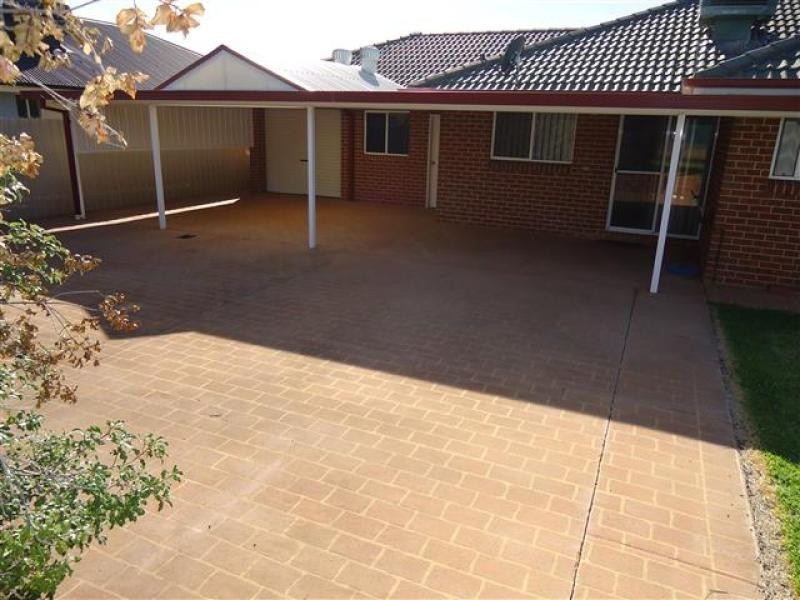 60 Veale Street, Wagga Wagga NSW 2650