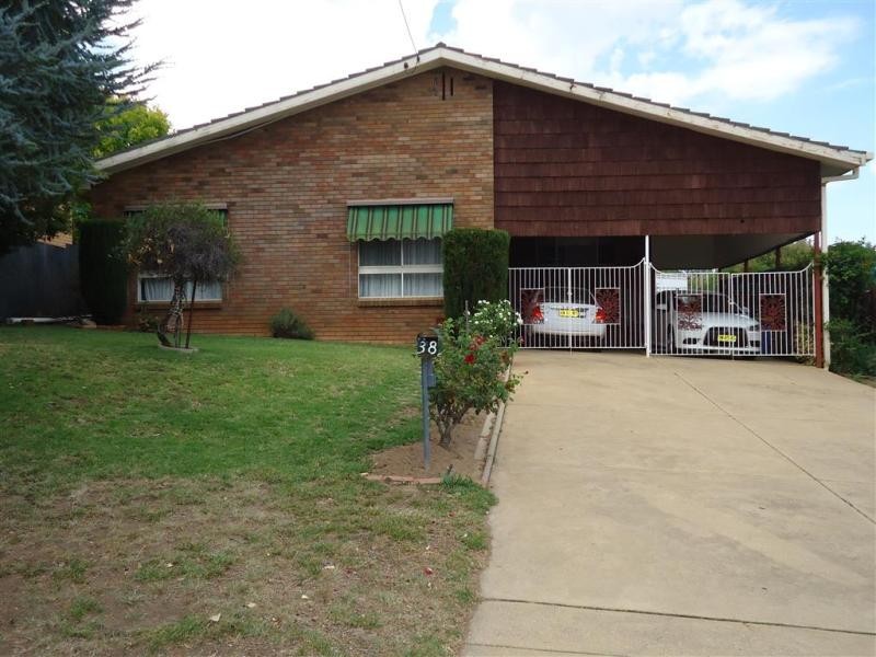 38 Alexander Street, Wagga Wagga NSW 2650