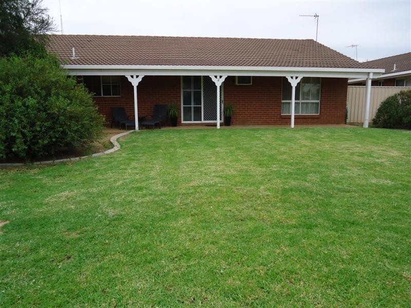 2/2 Bulolo  Street, Wagga Wagga NSW 2650