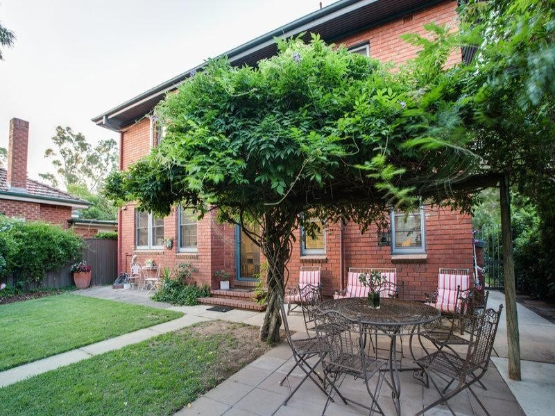 70 The Esplanade, Wagga Wagga NSW 2650
