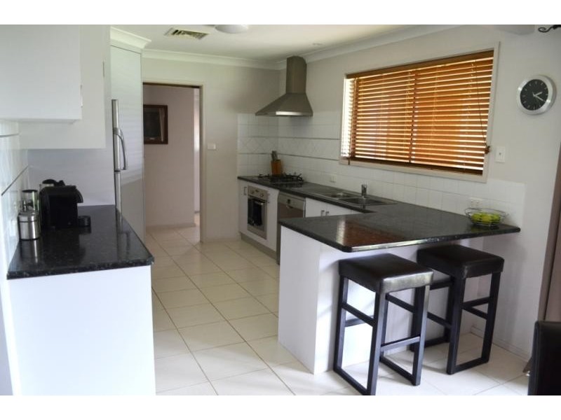 32 Pinaroo Drive, Wagga Wagga NSW 2650