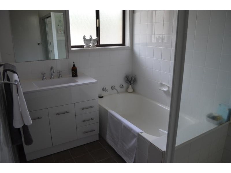 32 Pinaroo Drive, Wagga Wagga NSW 2650