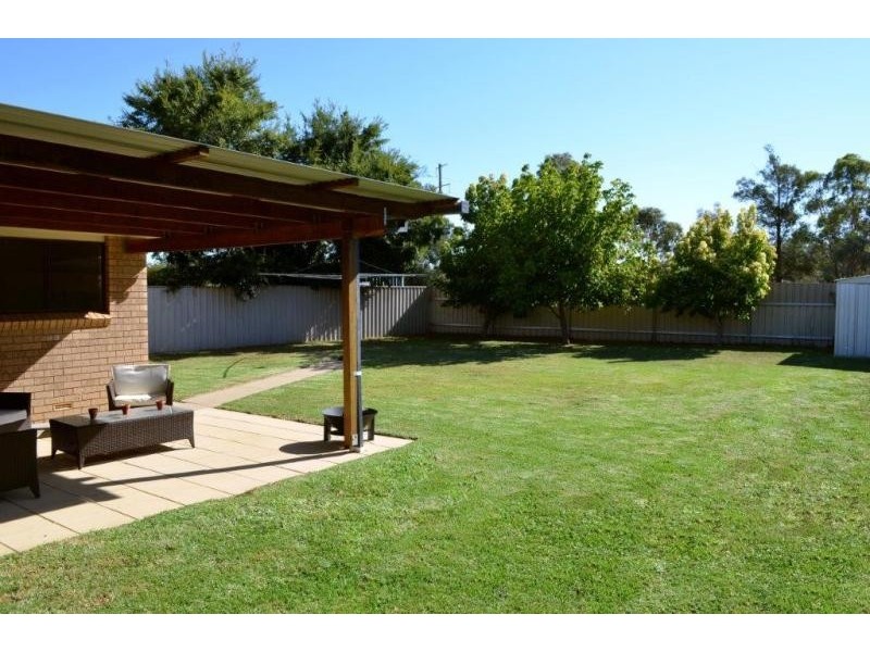 32 Pinaroo Drive, Wagga Wagga NSW 2650