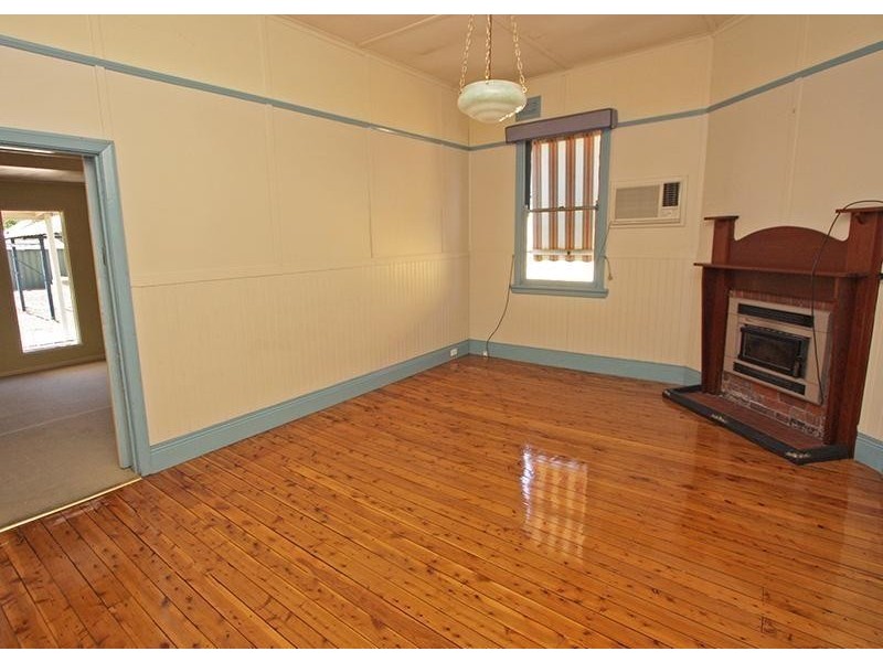 10 Travers Street, Wagga Wagga NSW 2650