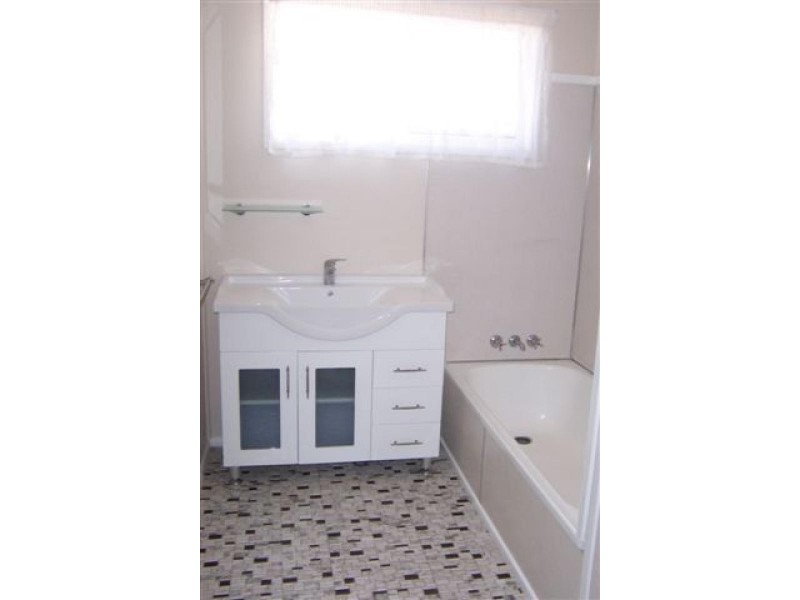 27 Biggs Avenue BEACHMERE 4510, Beachmere QLD 4510