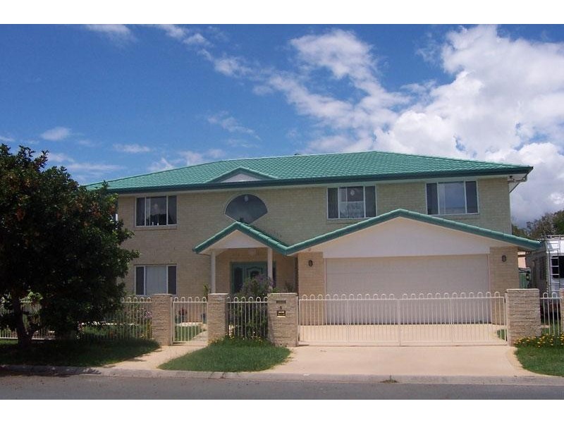 9 Intrepid Court, Beachmere QLD 4510