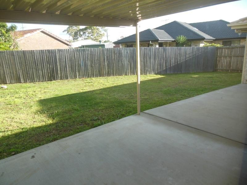 9 Dixon  Court BEACHMERE 4510, Beachmere QLD 4510