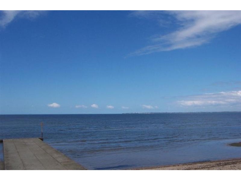 42 MORETON Terrace, Beachmere QLD 4510