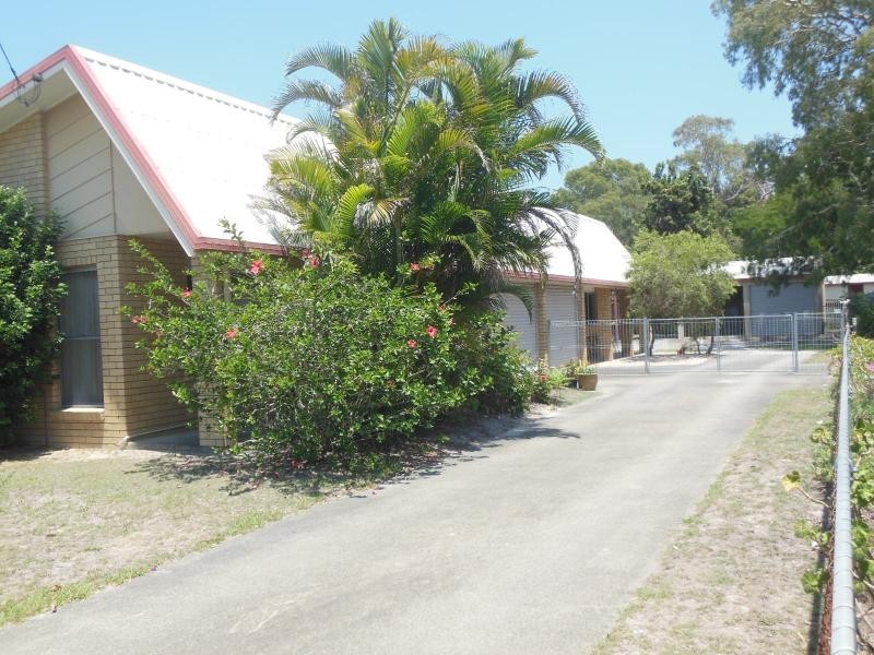 28 MORETON  Terrace, Beachmere QLD 4510