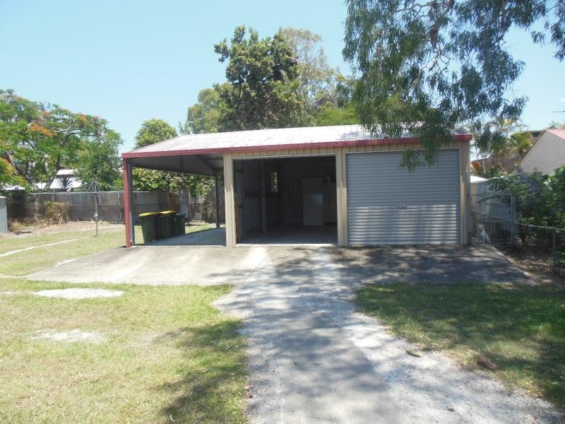 28 MORETON  Terrace, Beachmere QLD 4510