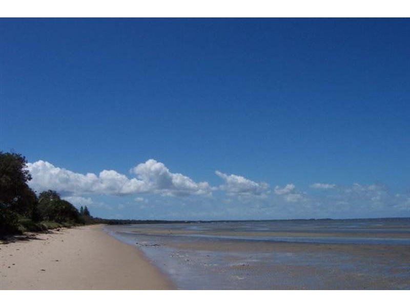 28 MORETON  Terrace, Beachmere QLD 4510