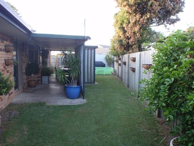 2 ADAM  Street, Beachmere QLD 4510