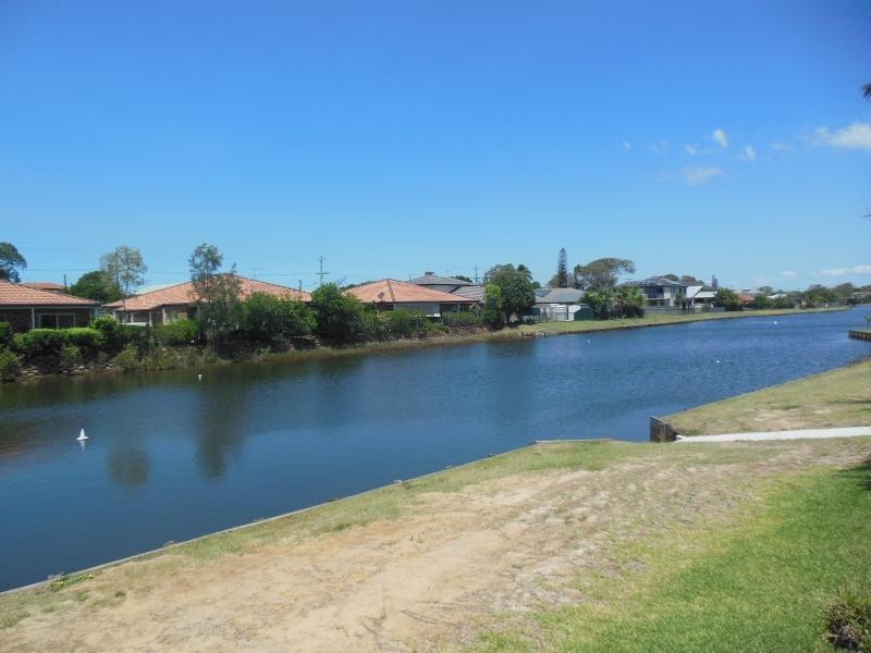 32 apollo Crescent, Beachmere QLD 4510