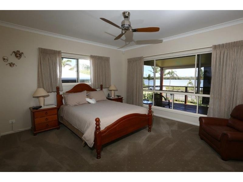 2 Timothy Esplanade BEACHMERE 4510, Beachmere QLD 4510