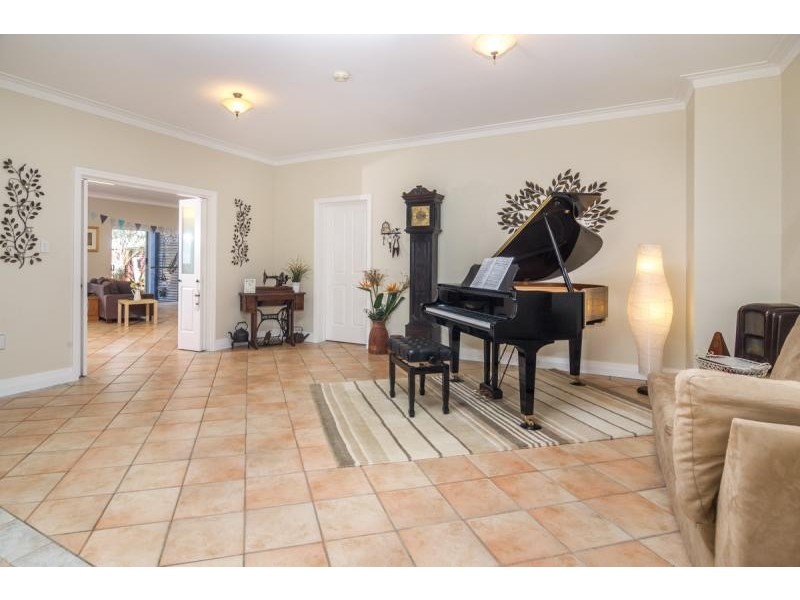 10/16 Phillip  Street, Beachmere QLD 4510