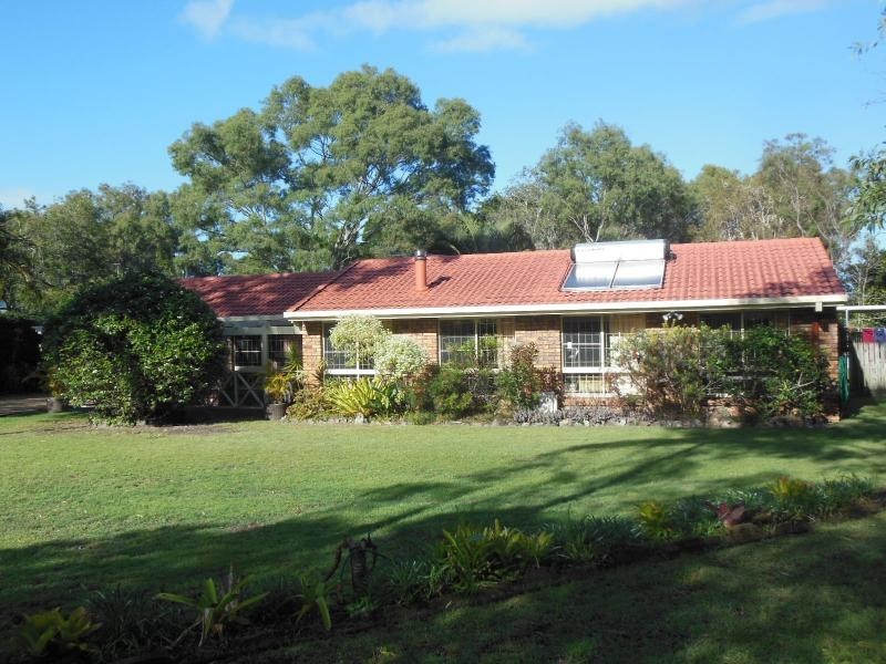 4 savage  Street, Beachmere QLD 4510