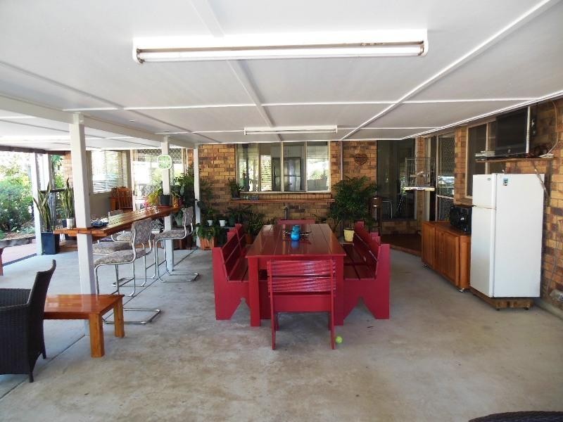 8 Rogers Street, Beachmere QLD 4510