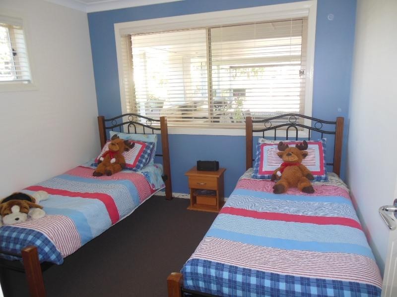 8 Rogers Street, Beachmere QLD 4510