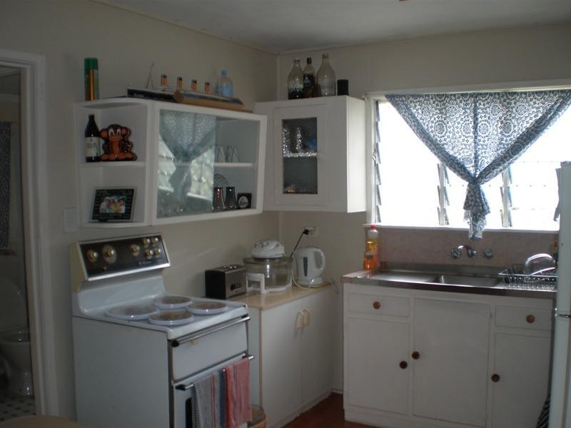 15 Amies  Street BEACHMERE 4510, Beachmere QLD 4510