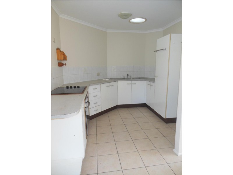 12 Gillian Street, Beachmere QLD 4510