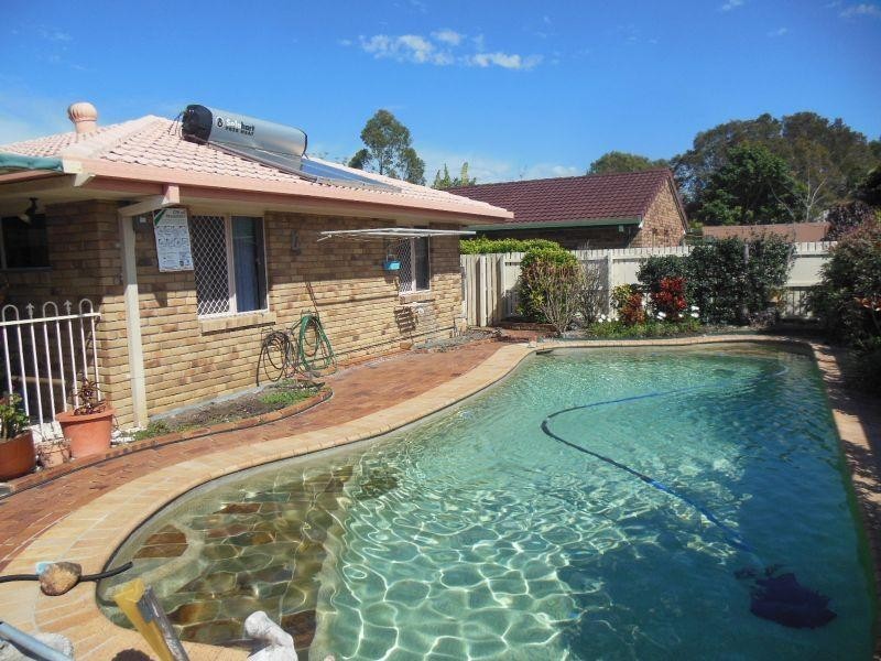 4 Intrepid Court, Beachmere QLD 4510