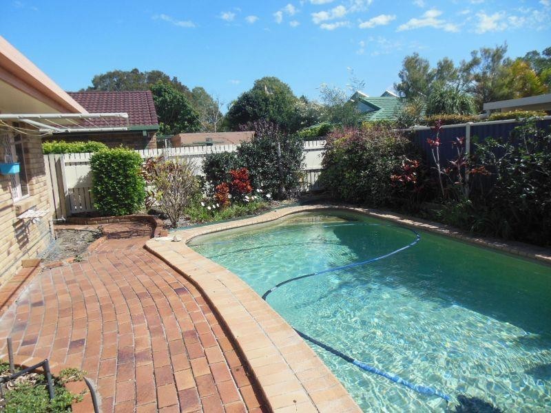 4 Intrepid Court, Beachmere QLD 4510