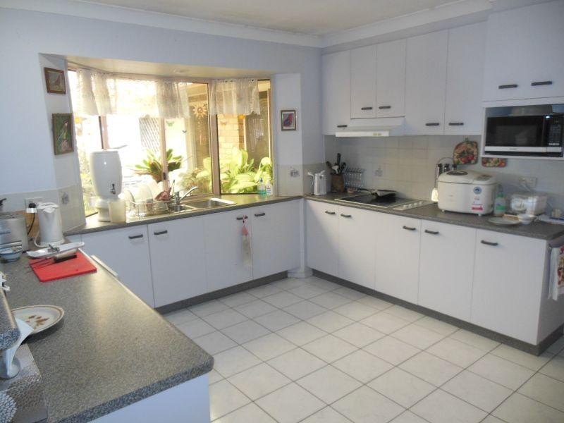 4 Intrepid Court, Beachmere QLD 4510