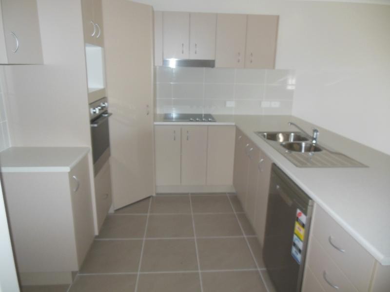 2/18 COFFEY Court, Beachmere QLD 4510