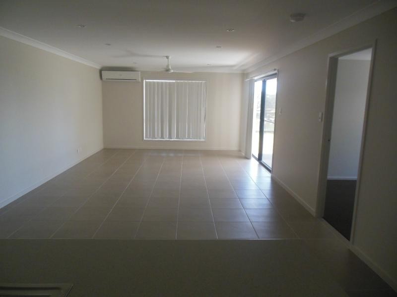 2/18 COFFEY Court, Beachmere QLD 4510