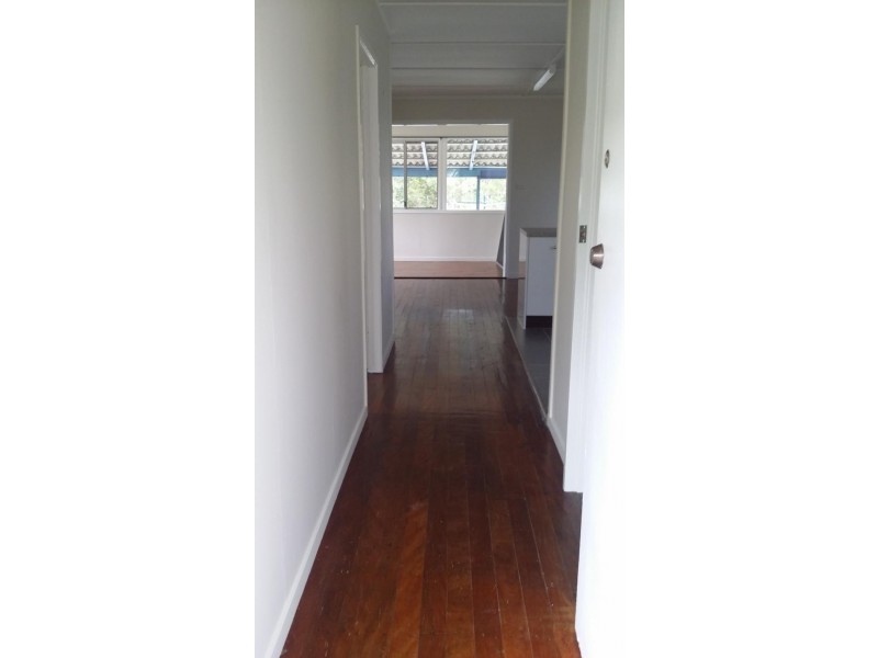 22 WHITING Street, Beachmere QLD 4510