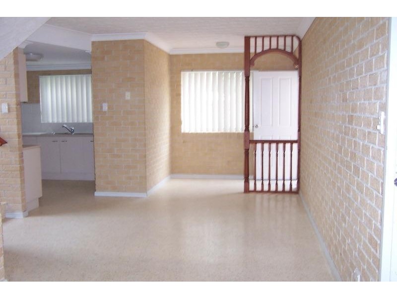 3/15 Coronation  Avenue, Beachmere QLD 4510