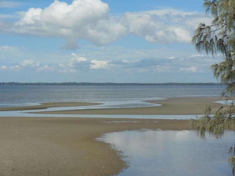 101 BIGGS  Avenue, Beachmere QLD 4510