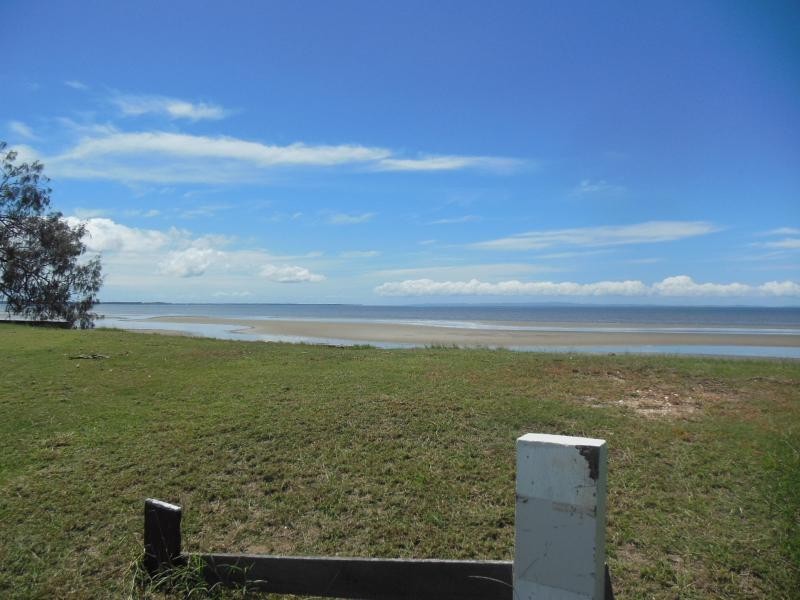 101 BIGGS  Avenue, Beachmere QLD 4510