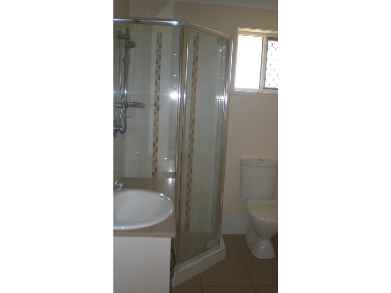 UNIT 3 9 PROGRESS Avenue, Beachmere QLD 4510