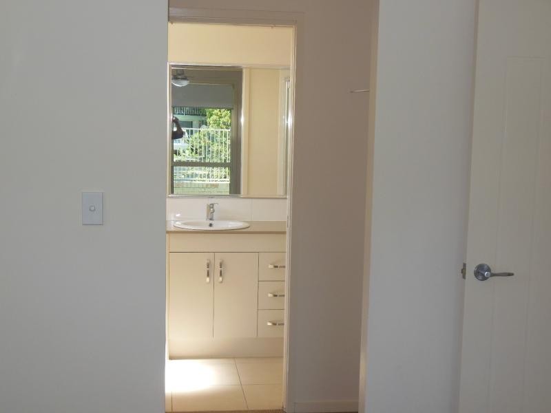 UNIT 1 9 PROGRESS Avenue, Beachmere QLD 4510