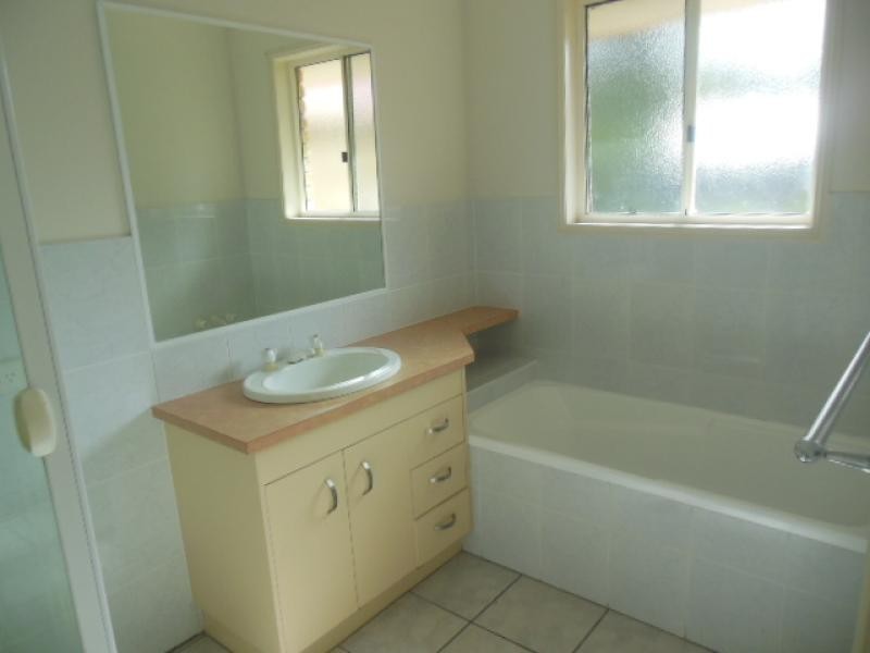 2/92 Moreton  Terrace, Beachmere QLD 4510