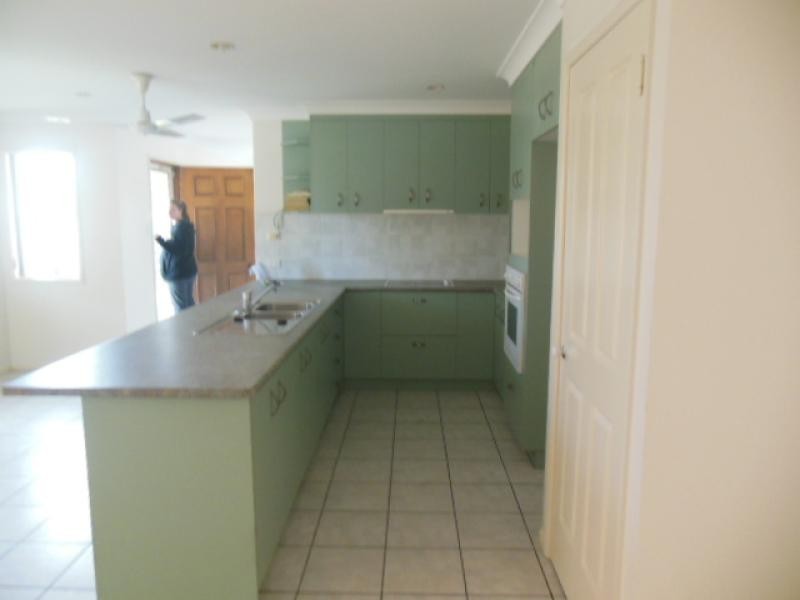 2/92 Moreton  Terrace, Beachmere QLD 4510