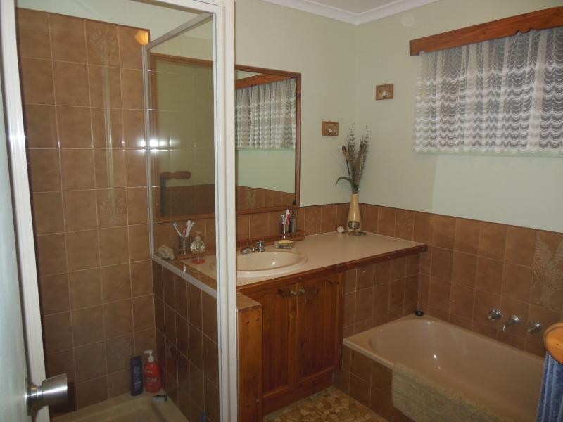 14 Malcolm Street, Beachmere QLD 4510