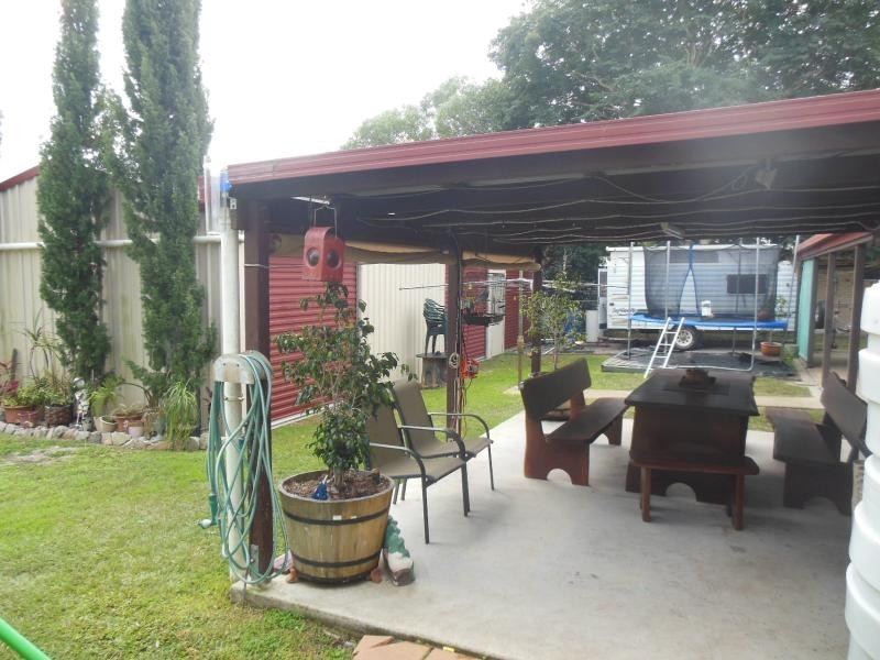 18 James  Road, Beachmere QLD 4510