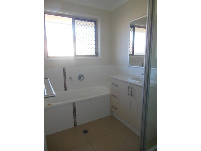 5/12 SECOND  Avenue, Beachmere QLD 4510