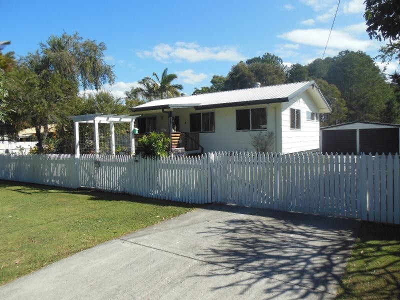 4 Egan Avenue, Beachmere QLD 4510