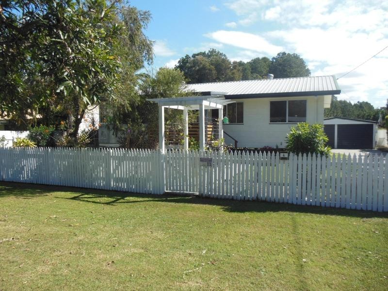 4 Egan Avenue, Beachmere QLD 4510