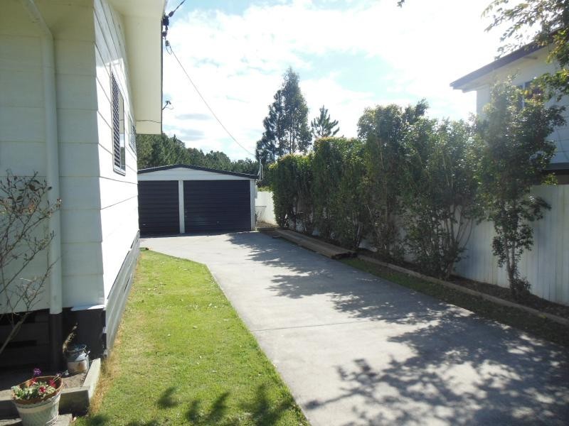 4 Egan Avenue, Beachmere QLD 4510
