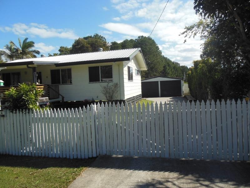 4 Egan Avenue, Beachmere QLD 4510